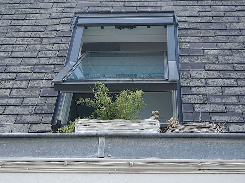 Installation de fenêtres de toit Nantes - Ouverture par rotation - Ouest Habitat Couverture